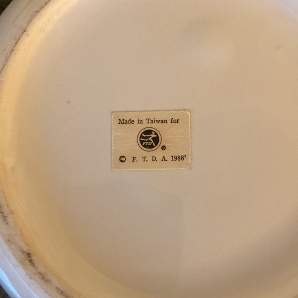 Vintage 1988 Decorative Porcelain Bowl - Picture 5 of 5